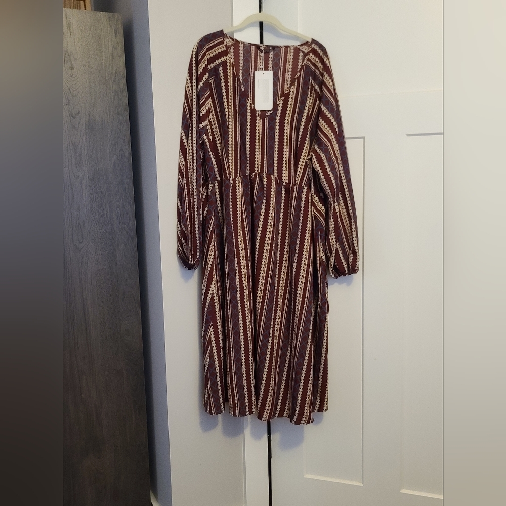 Bloomchic Geometric Dress Size 22/24 Long Sleeve